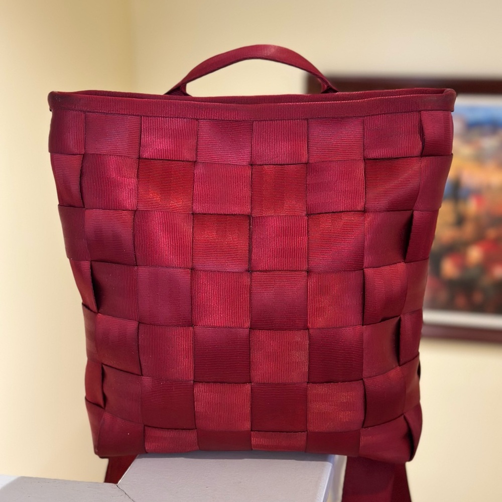 Harvey’s Seatbelt Tote Backpack